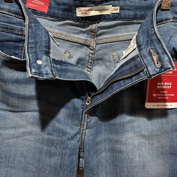 NWT! Levi Strauss Women’s Size 10S/W30/L30 Blue Denim Mid-Rise Bootcut Jean K663 - Picture 8 of 15
